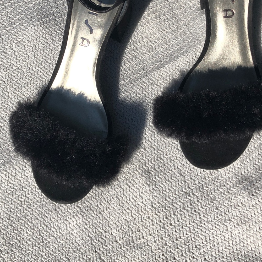 🖤 Furry Black Sandals With Ankle Strap 🖤